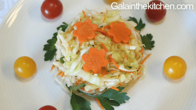 Photo Russian Cabbage Salad Garnish with Carrot