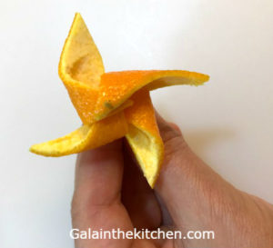 Photo How to make orange cocktail garnish pinwheel