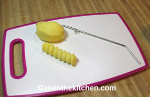 Photo How to Use Vegetable Curl Cutter One loop