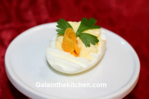 Photo How to garnish deviiled eggs for Easter