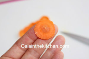 Photo How to make garnish flower from carrot
