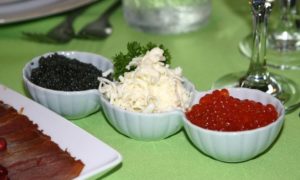 Photo How to serve red caviar Russian style