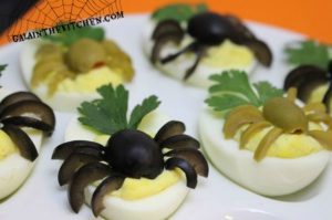 Photo How to garnish deviled eggs for Halloween