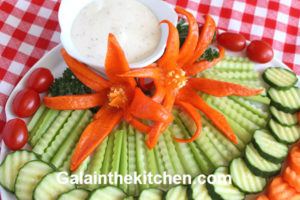 Photo Garnish vegetable tray pepper decor
