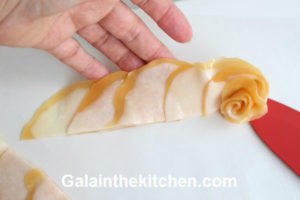 Photo Decorate store bought cake caramel flower 2