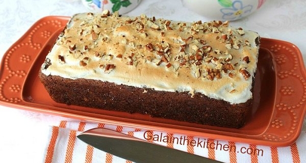 Photo How to decorate banana bread with nuts