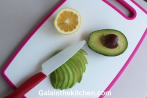 Photo How to fan an avocado step 3