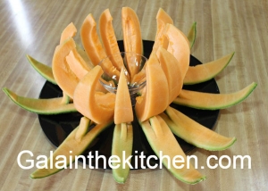 Photo How to cut a cantaloupe fancy step 9
