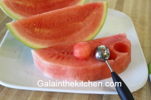 Photo How to use melon baller on watermelon 3