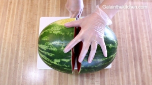 Photo How to cut watermelon with heart 1