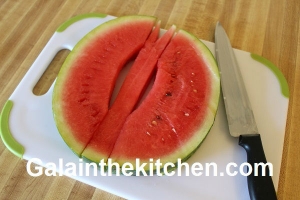 Photo How to plate watermelon in the shape butterfly