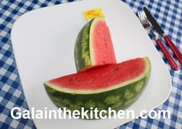 Photo Watermelon slice in the shape of boat