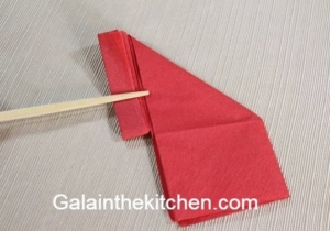 Photo Standing fan napkin fold 4