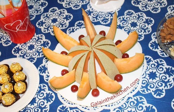 9 Easy Ideas How To Cut Cantaloupe Fancy For A Summer Party - Gala in the kitchen