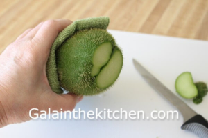 Photo How to peel prickly chayote
