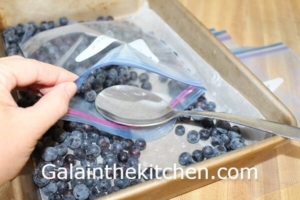 Photo blueberries spoon
